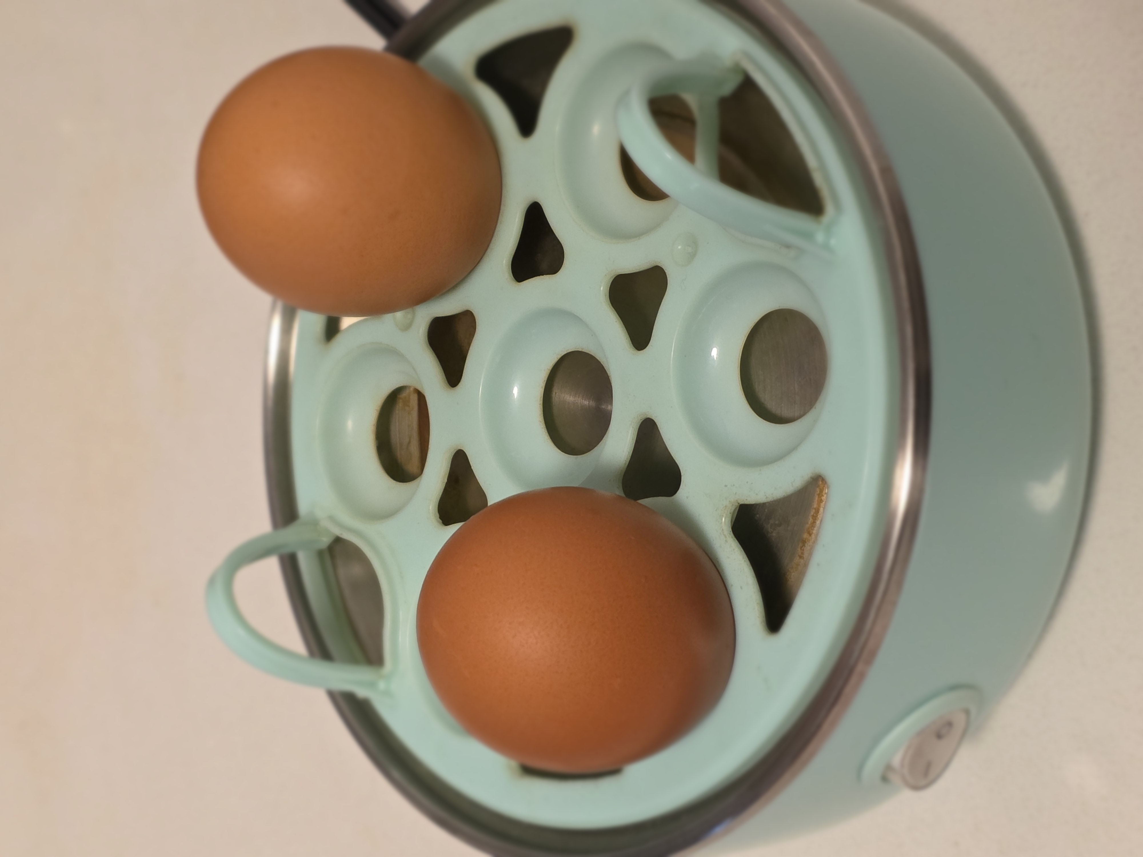 Egg Steaming Device Without Lid